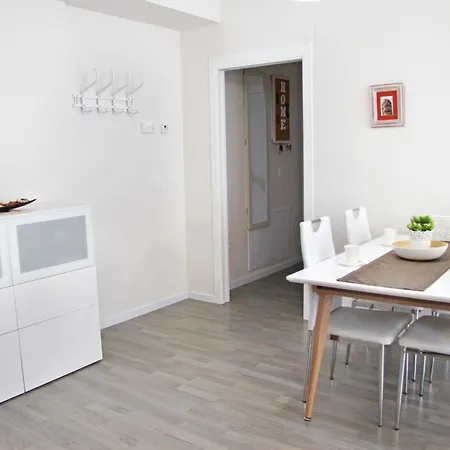 Ciencias Forum Apartment
